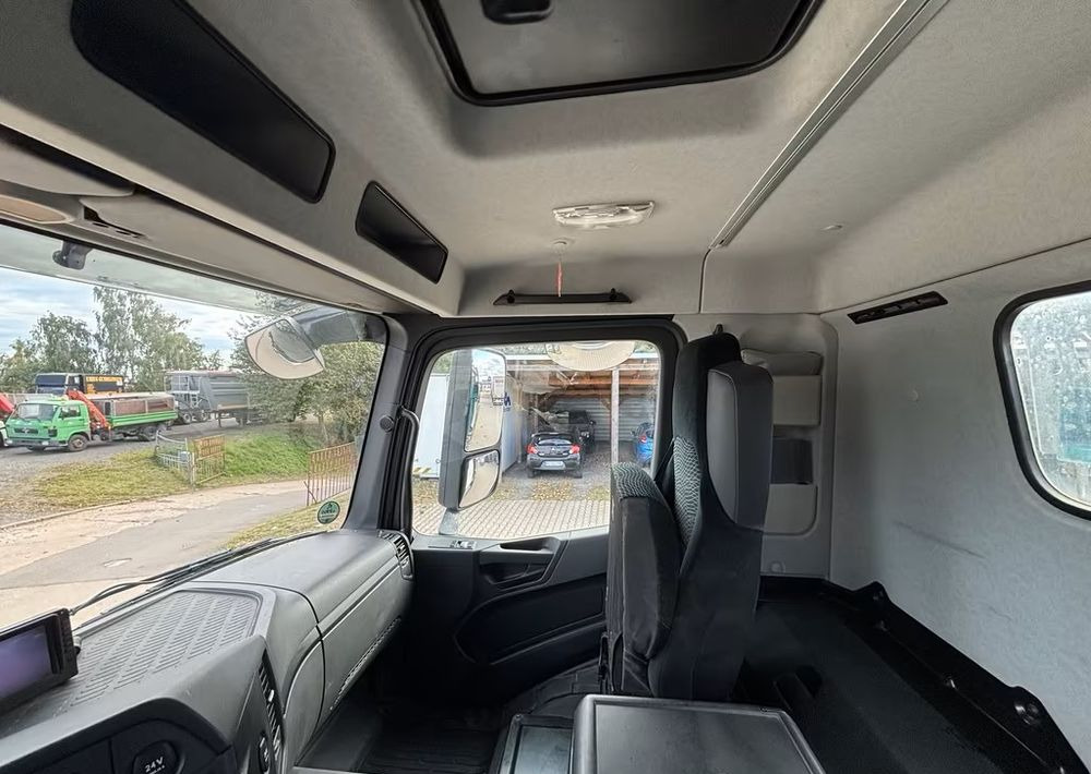 Camión volquete Mercedes-Benz Arocs 4145 AK 8x6 | Wywrotka trójstronna Schmitz Mulde | Klima | Kamera |: foto 16 Camión volquete Mercedes-Benz Arocs 4145 AK 8x6 | Wywrotka trójstronna Schmitz Mulde | Klima | Kamera |: foto 16