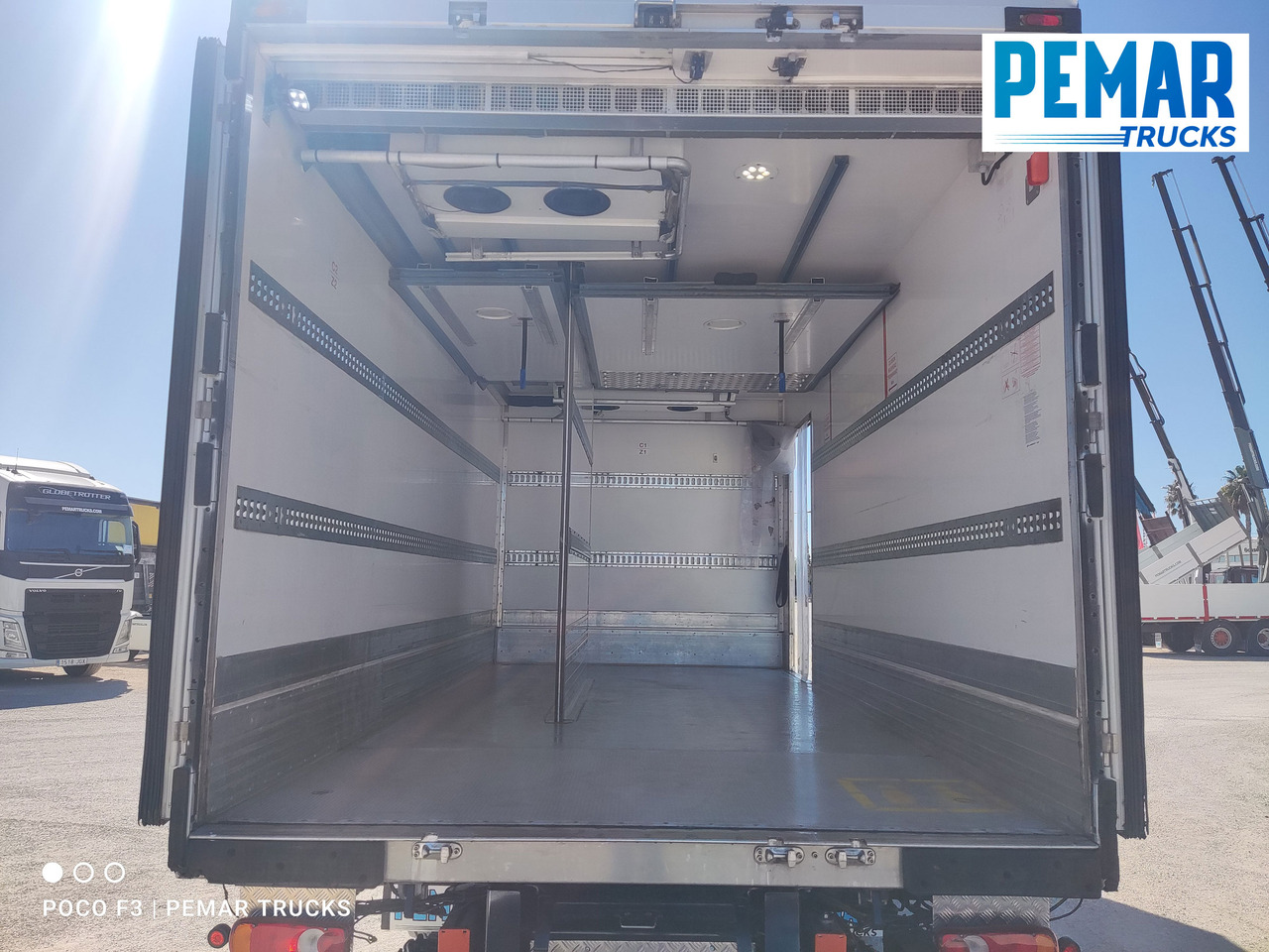Camión frigorífico RENAULT D12 210 FRIGORIFICO 12T EURO 6: foto 15