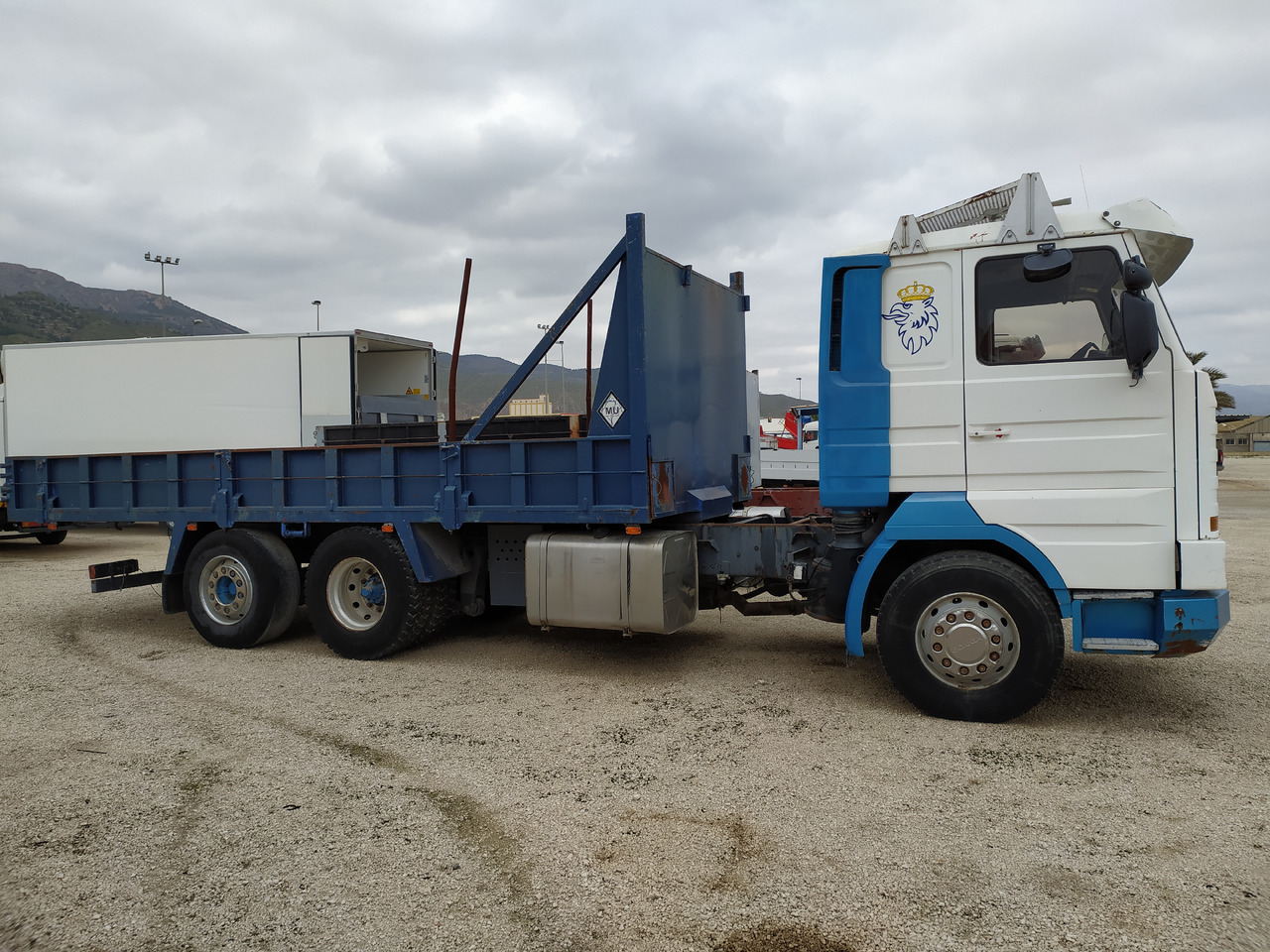 SCANIA 143 420 BASCULANTE - Camión volquete: foto 4 SCANIA 143 420 BASCULANTE - Camión volquete: foto 4