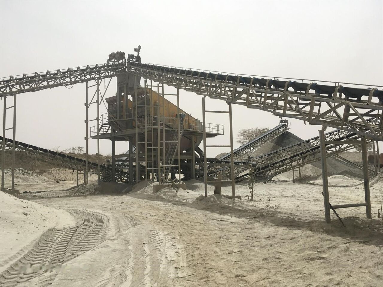 Kinglink Inclined Basalt Vibrating Screen 4YK2160 - Cribadora: foto 1 Kinglink Inclined Basalt Vibrating Screen 4YK2160 - Cribadora: foto 1