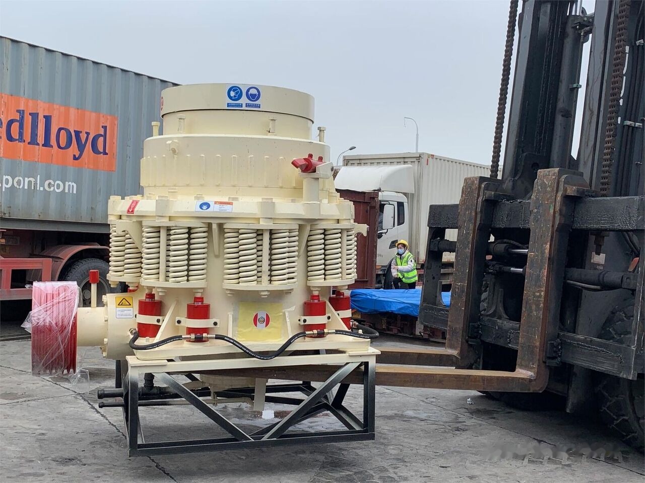 Kinglink NEW 3ft KLF1000 Rock Stone Cone Crusher 80-150TPH - Trituradora de cono: foto 1 Kinglink NEW 3ft KLF1000 Rock Stone Cone Crusher 80-150TPH - Trituradora de cono: foto 1