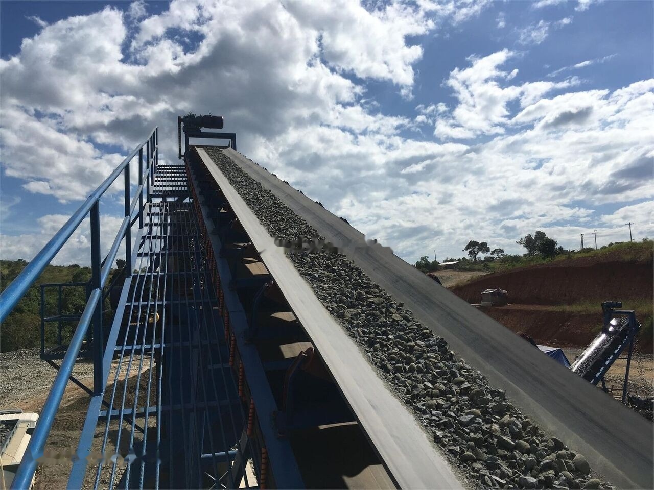 Kinglink USINE DE CONCASSAGE DE PIERRES DE RIVIÈRE DE 150 TPH - Machacadora: foto 1 Kinglink USINE DE CONCASSAGE DE PIERRES DE RIVIÈRE DE 150 TPH - Machacadora: foto 1