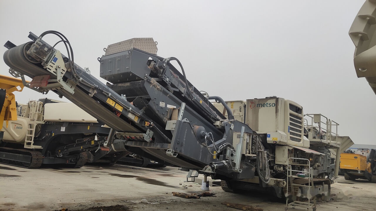 Trituradora móvil Metso Lokotrack LT200HPS MOBILE CONE CRUSHER WITH SCREEN: foto 6