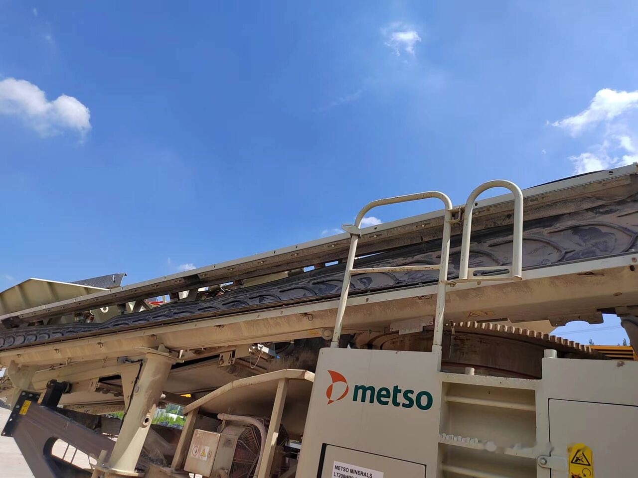 Metso Lokotrack LT200HPS MOBILE CONE CRUSHER WITH SCREEN - Trituradora móvil: foto 2 Metso Lokotrack LT200HPS MOBILE CONE CRUSHER WITH SCREEN - Trituradora móvil: foto 2