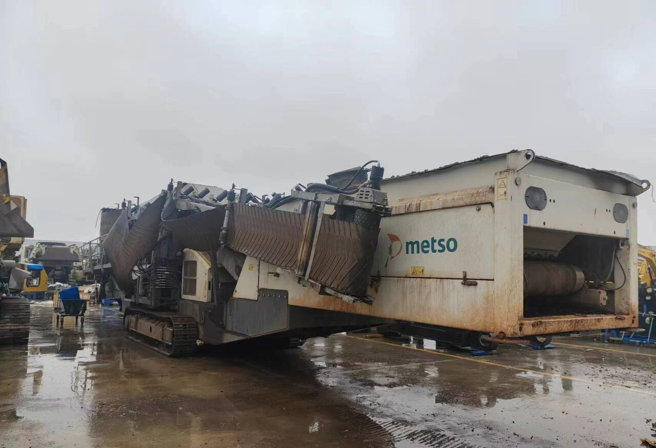 Metso Lokotrack ST4.8 Crawler Screen - Cribadora: foto 1 Metso Lokotrack ST4.8 Crawler Screen - Cribadora: foto 1