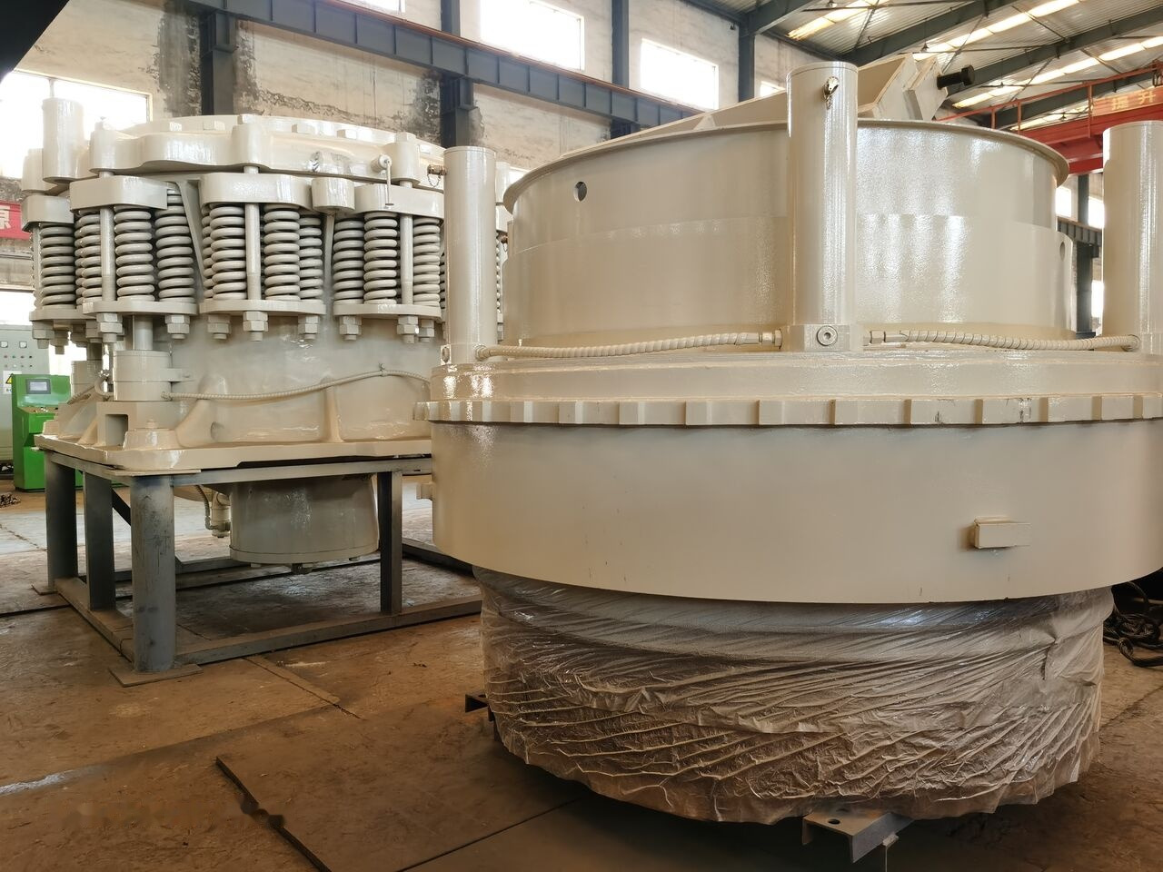 Symons 4 1/4 FT STD Standard Coarse Cone Crusher - Trituradora de cono: foto 2 Symons 4 1/4 FT STD Standard Coarse Cone Crusher - Trituradora de cono: foto 2