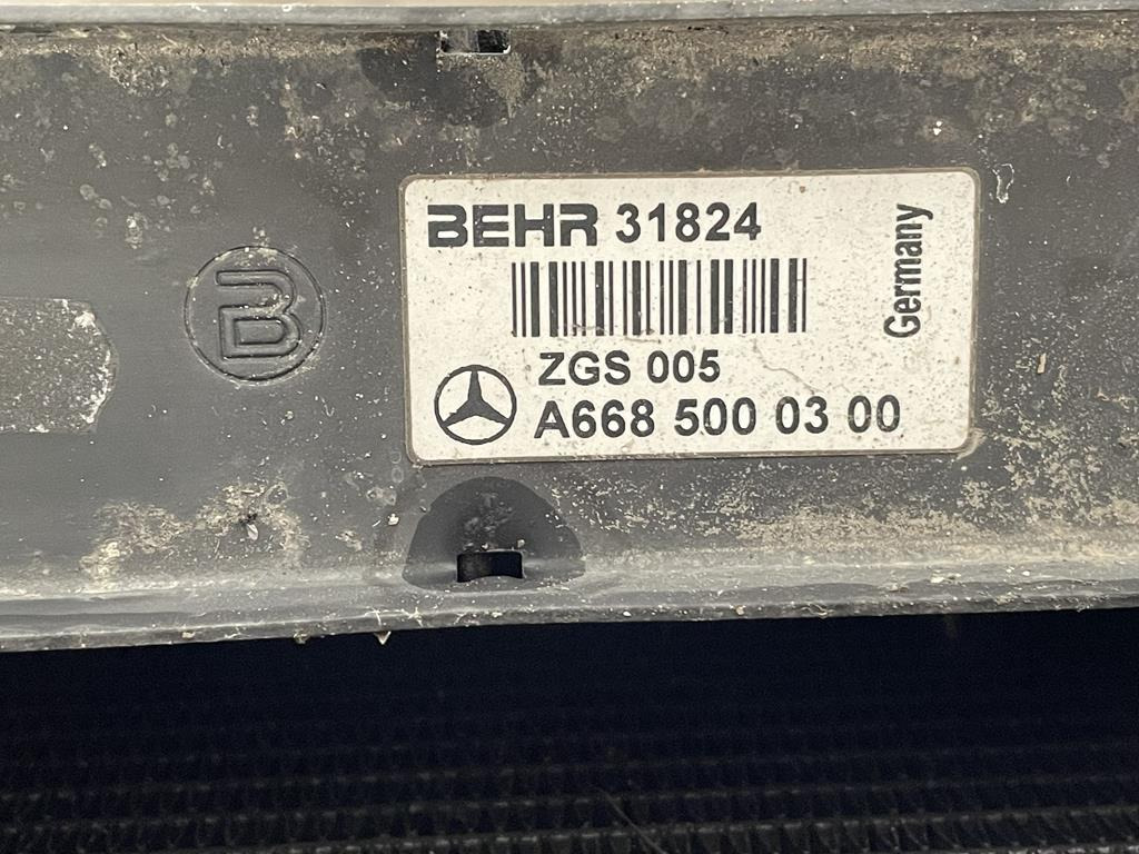 BEHR FOR MERCEDES VARIO - A 668 500 03 00 - Radiador para Camión: foto 4 BEHR FOR MERCEDES VARIO - A 668 500 03 00 - Radiador para Camión: foto 4
