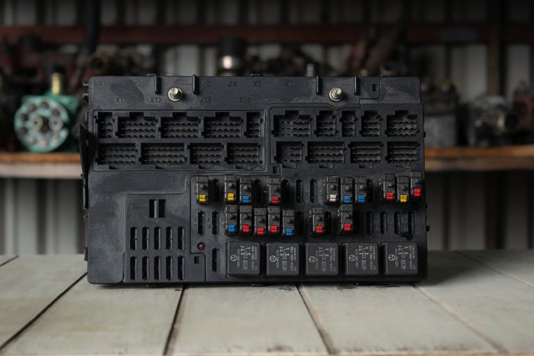 MERCEDES-BENZ ACTROS GRUNDMODUL - Unidad de control para Camión: foto 2 MERCEDES-BENZ ACTROS GRUNDMODUL - Unidad de control para Camión: foto 2