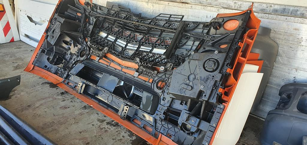 MERCEDES-BENZ ACTROS MP4 - Parachoques para Camión: foto 4 MERCEDES-BENZ ACTROS MP4 - Parachoques para Camión: foto 4