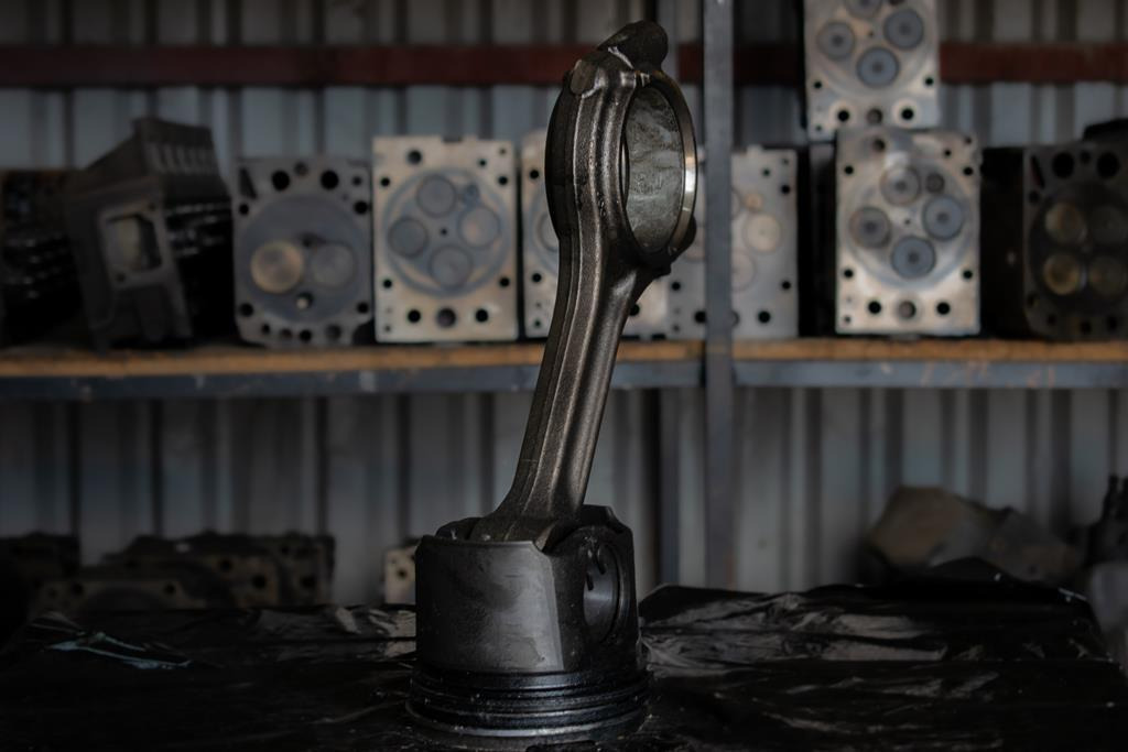 MERCEDES-BENZ ACTROS PISTON WITH CONNECTING ROD EURO VI FOR ENGINE CODE ΟΜ 471 - Biela para Camión: foto 1 MERCEDES-BENZ ACTROS PISTON WITH CONNECTING ROD EURO VI FOR ENGINE CODE ΟΜ 471 - Biela para Camión: foto 1
