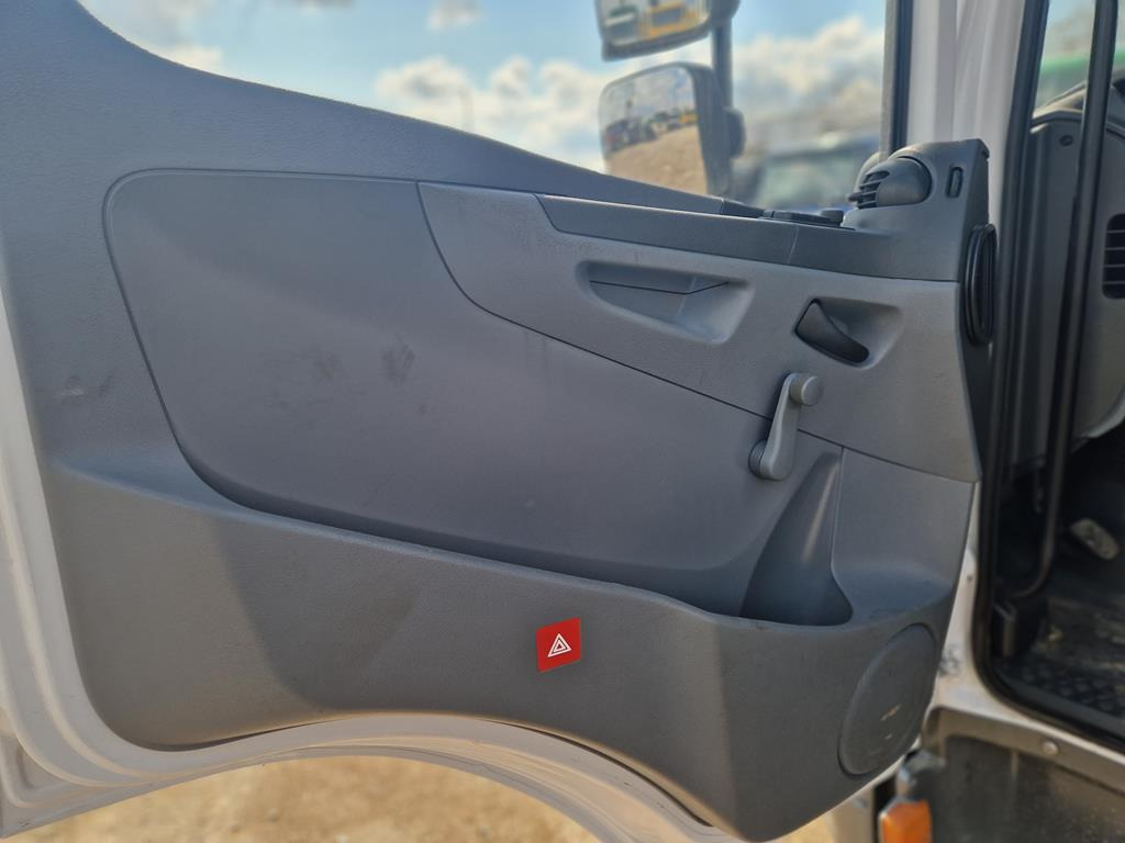 MERCEDES-BENZ ATEGO 816 - Camión lona: foto 5 MERCEDES-BENZ ATEGO 816 - Camión lona: foto 5