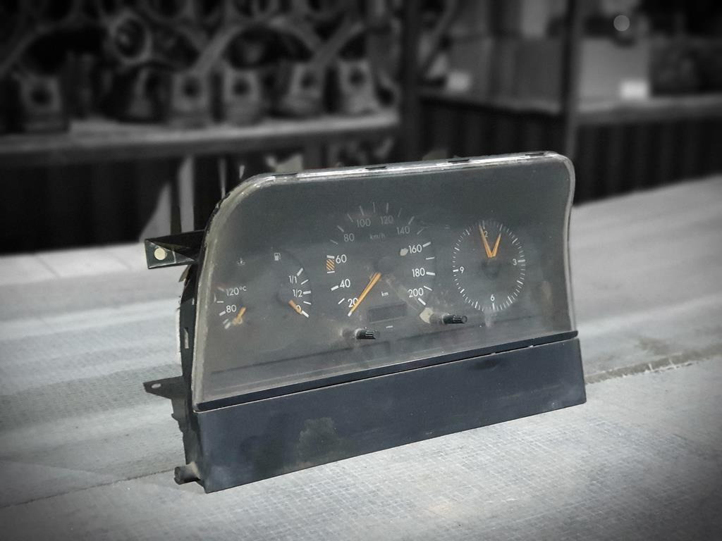 MERCEDES-BENZ SPRINTER 312 - Salpicadero para Camión: foto 3 MERCEDES-BENZ SPRINTER 312 - Salpicadero para Camión: foto 3