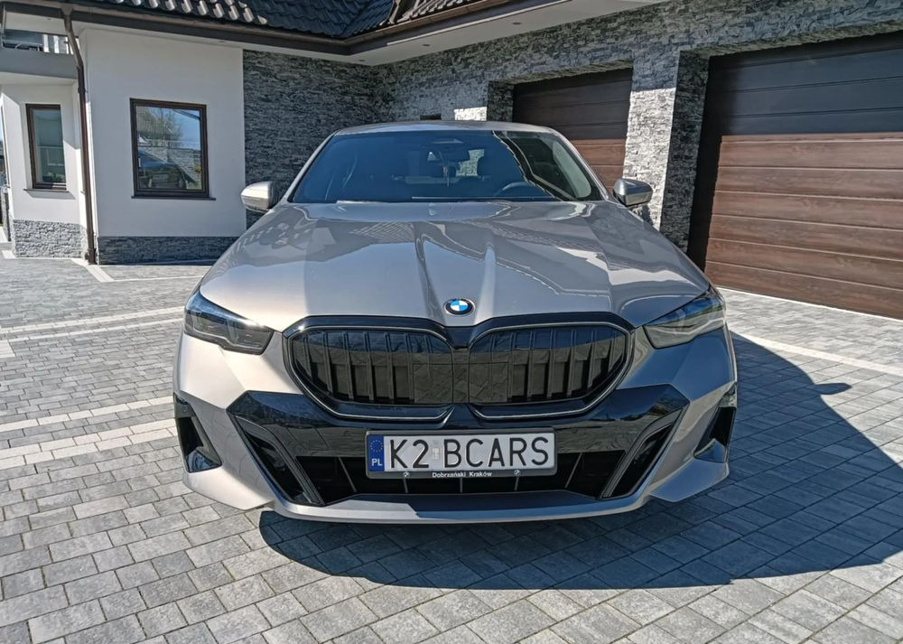 BMW Seria 5 - Sedan: foto 3 BMW Seria 5 - Sedan: foto 3