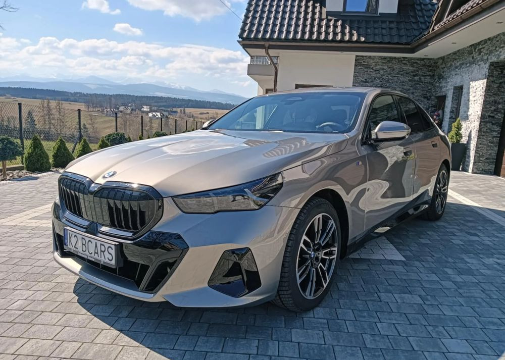 BMW Seria 5 - Sedan: foto 1 BMW Seria 5 - Sedan: foto 1