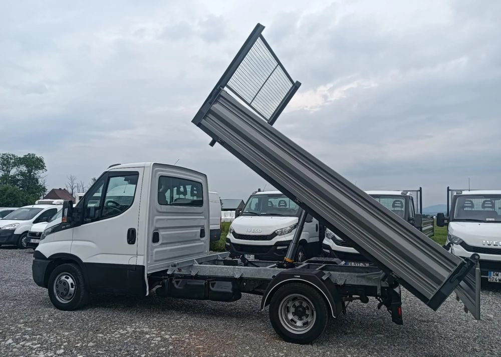Iveco 35C13, 35C12, 35C14, 35C15 - Furgoneta basculante: foto 4 Iveco 35C13, 35C12, 35C14, 35C15 - Furgoneta basculante: foto 4