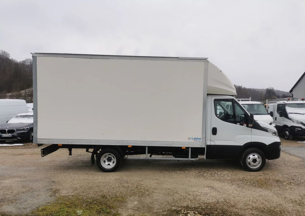 Iveco 3.0-150KM Daily 35C15 Kontener długi rama 35-150 kiper Klimatyzacja długi rozstaw - Furgoneta caja cerrada: foto 4 Iveco 3.0-150KM Daily 35C15 Kontener długi rama 35-150 kiper Klimatyzacja długi rozstaw - Furgoneta caja cerrada: foto 4