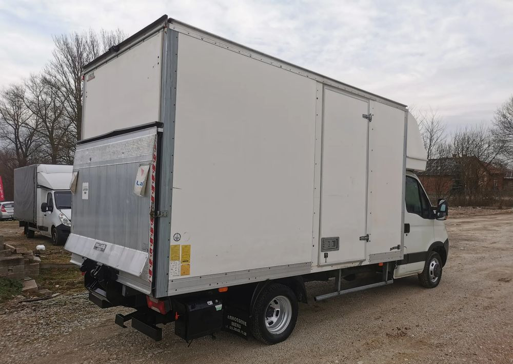 Iveco 3.0-150KM Daily 35C15 Kontener winda Dhollandia 750kg długi 35-150 Klimatyzacja długi rozstaw - Furgoneta caja cerrada: foto 5 Iveco 3.0-150KM Daily 35C15 Kontener winda Dhollandia 750kg długi 35-150 Klimatyzacja długi rozstaw - Furgoneta caja cerrada: foto 5