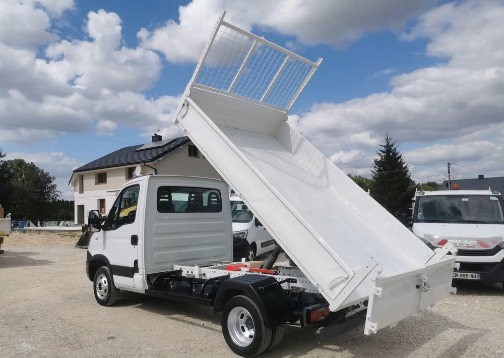 Iveco Daily 35C11 Kiper wywrotka Hak Bliźniak sprowadzony 35C12 - Furgoneta basculante: foto 5 Iveco Daily 35C11 Kiper wywrotka Hak Bliźniak sprowadzony 35C12 - Furgoneta basculante: foto 5