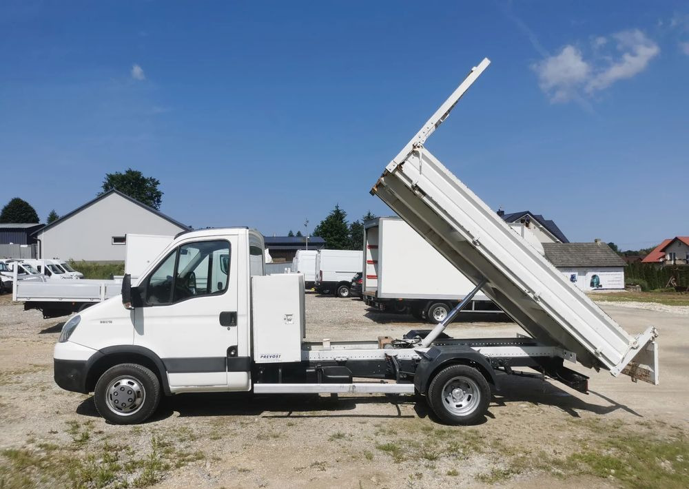 Iveco Daily 35C15 Kiper 3.0 - 150KM wywrotka Hak Bliźniak blokada mostu Klima - Furgoneta basculante: foto 2 Iveco Daily 35C15 Kiper 3.0 - 150KM wywrotka Hak Bliźniak blokada mostu Klima - Furgoneta basculante: foto 2