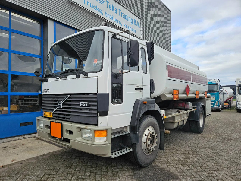 Volvo F S7 18 HOBUR 14.800 Liter 3 Compartments Steel Manual - Camión cisterna: foto 2 Volvo F S7 18 HOBUR 14.800 Liter 3 Compartments Steel Manual - Camión cisterna: foto 2