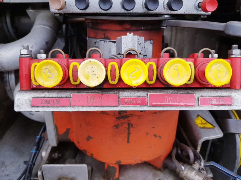Leasing de Volvo FM 9.340 Fuel 21.400 Liter 3 Comp Euro 3 Volvo FM 9.340 Fuel 21.400 Liter 3 Comp Euro 3: foto 11