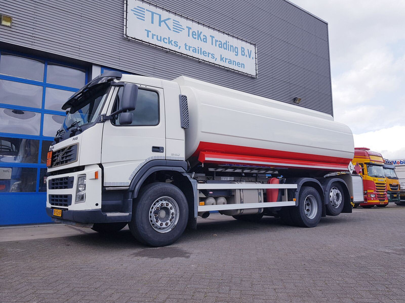 Camión cisterna para transporte de combustible Volvo FM 9.340 Fuel 21.400 Liter 3 Comp Euro 3: foto 1