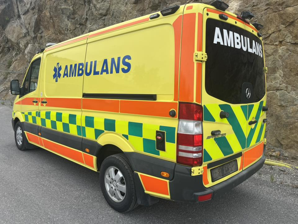 MERCEDES-BENZ Sprinter 319 - AMBULANCE - Ambulancia: foto 4 MERCEDES-BENZ Sprinter 319 - AMBULANCE - Ambulancia: foto 4