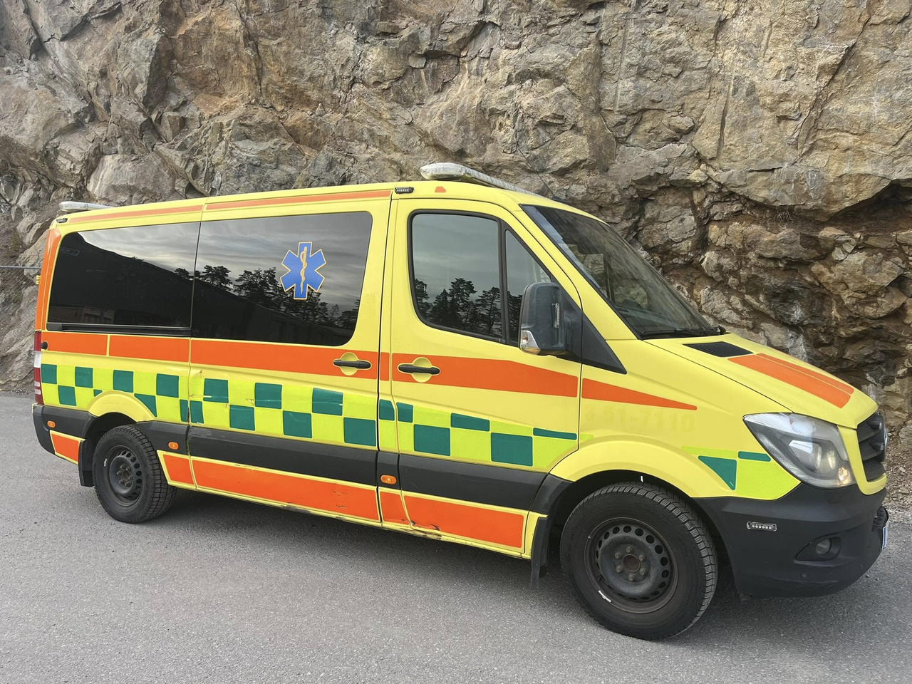 Mercedes-Benz Sprinter 319 - AMBULANCE - RESERVERAD !! - Ambulancia: foto 1 Mercedes-Benz Sprinter 319 - AMBULANCE - RESERVERAD !! - Ambulancia: foto 1