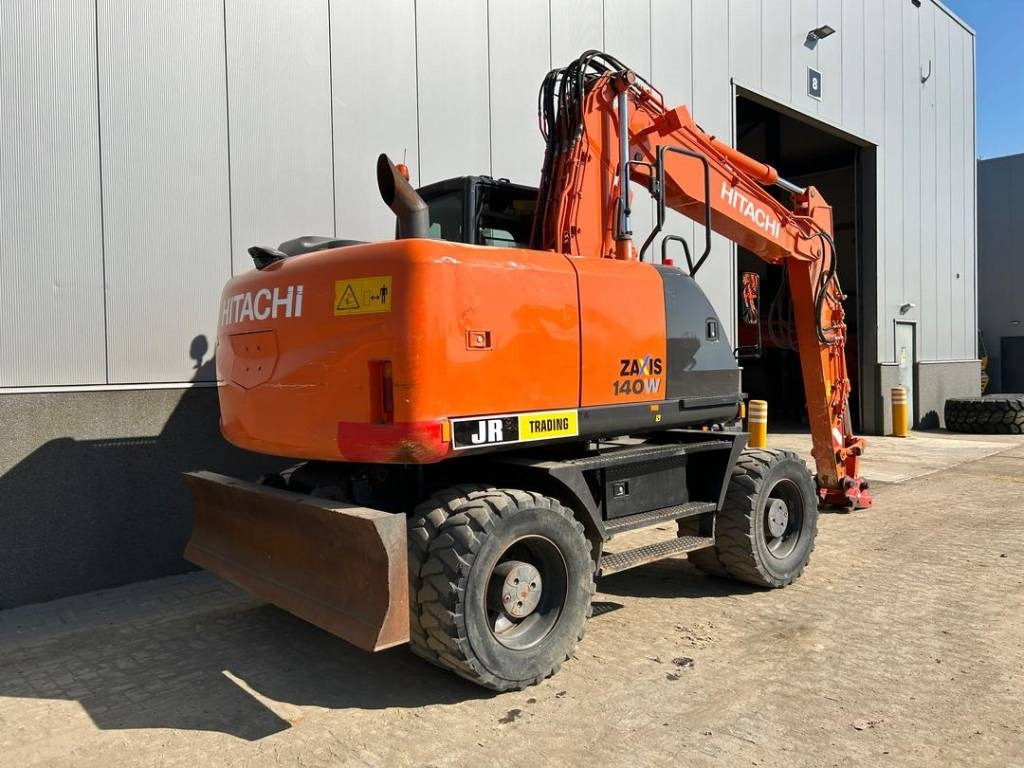 Hitachi ZX 140 W-5B - Excavadora de ruedas: foto 3 Hitachi ZX 140 W-5B - Excavadora de ruedas: foto 3