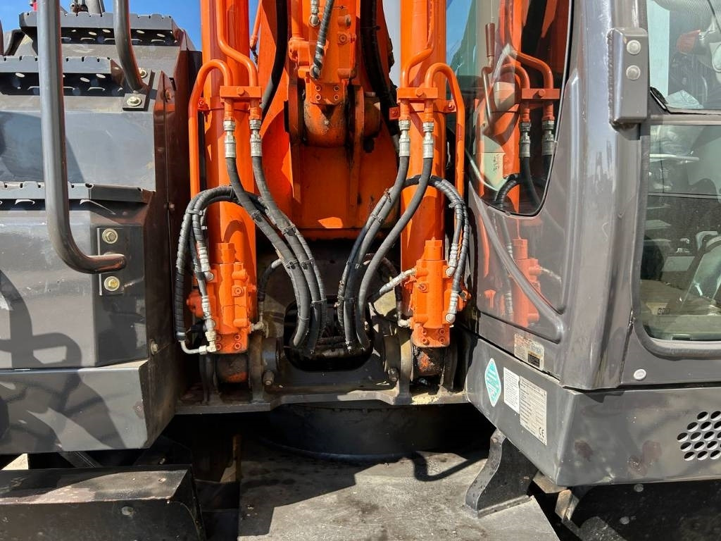 Excavadora de ruedas Hitachi ZX 140 W-5B: foto 25