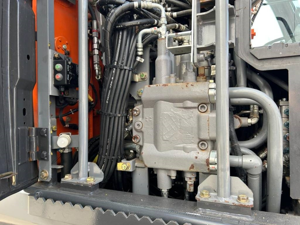 Excavadora de ruedas Hitachi ZX 140 W-5B: foto 18