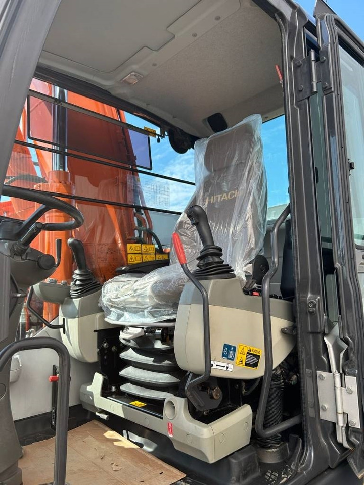 Excavadora de ruedas Hitachi ZX 140 W-5B: foto 8