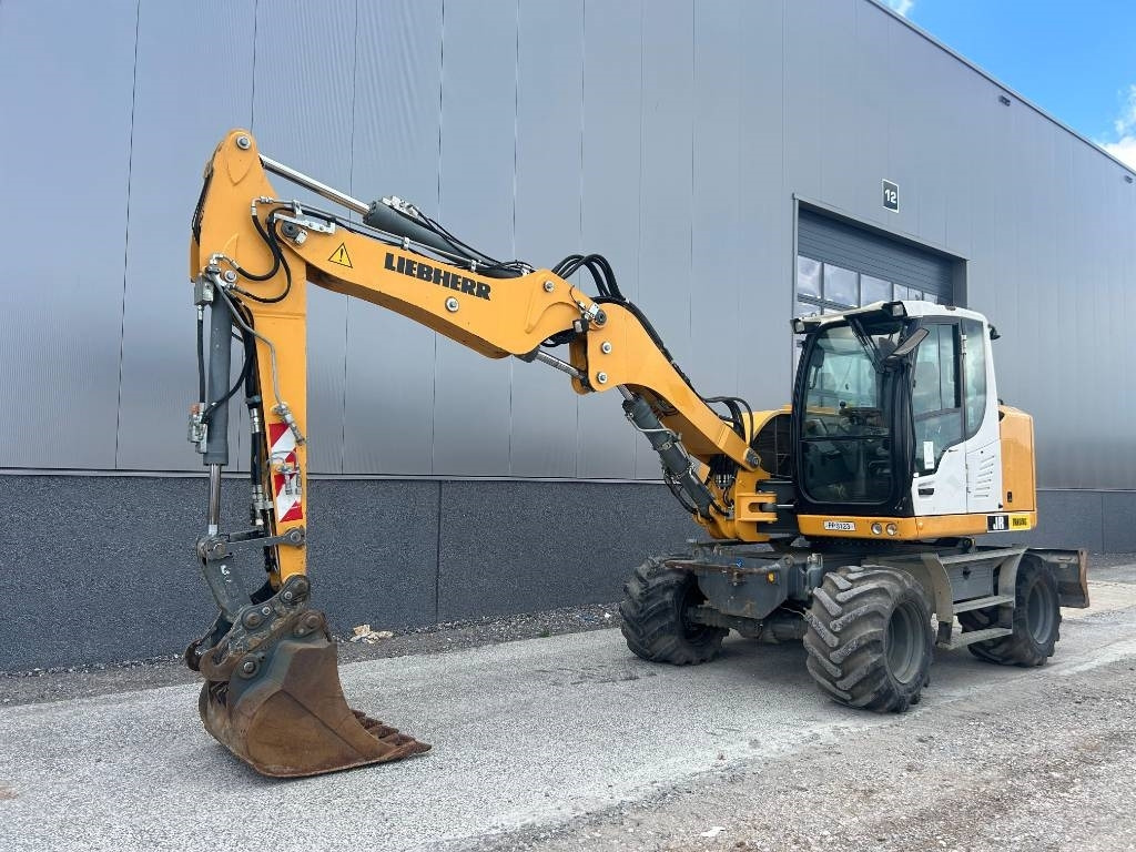 Liebherr A 912 Compact (2 Buckets) - Excavadora de ruedas: foto 2 Liebherr A 912 Compact (2 Buckets) - Excavadora de ruedas: foto 2