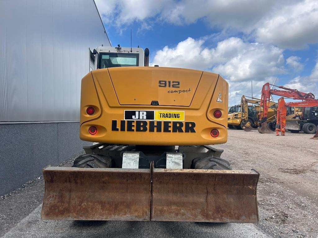 Liebherr A 912 Compact (2 Buckets) - Excavadora de ruedas: foto 4 Liebherr A 912 Compact (2 Buckets) - Excavadora de ruedas: foto 4