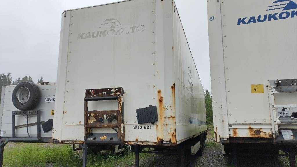 Krone Umpiputki, vahvalla katolla - Semirremolque caja cerrada: foto 4 Krone Umpiputki, vahvalla katolla - Semirremolque caja cerrada: foto 4