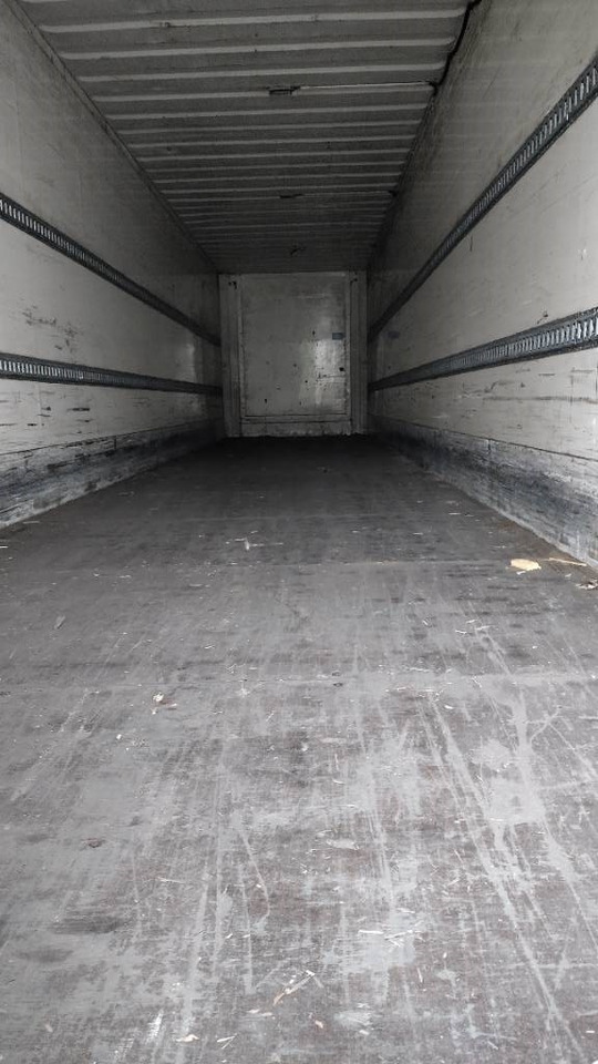 Krone Umpiputki, vahvalla katolla - Semirremolque caja cerrada: foto 3 Krone Umpiputki, vahvalla katolla - Semirremolque caja cerrada: foto 3