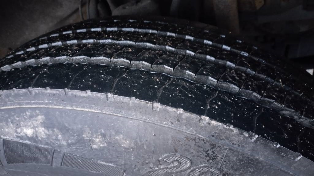 Scania P94 kokosivuaukeva kori+pl-nostin - Camión caja cerrada: foto 3 Scania P94 kokosivuaukeva kori+pl-nostin - Camión caja cerrada: foto 3