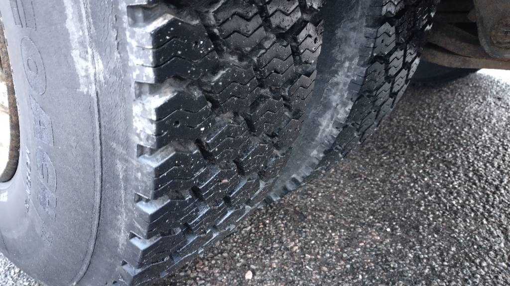 Scania P94 kokosivuaukeva kori+pl-nostin - Camión caja cerrada: foto 5 Scania P94 kokosivuaukeva kori+pl-nostin - Camión caja cerrada: foto 5