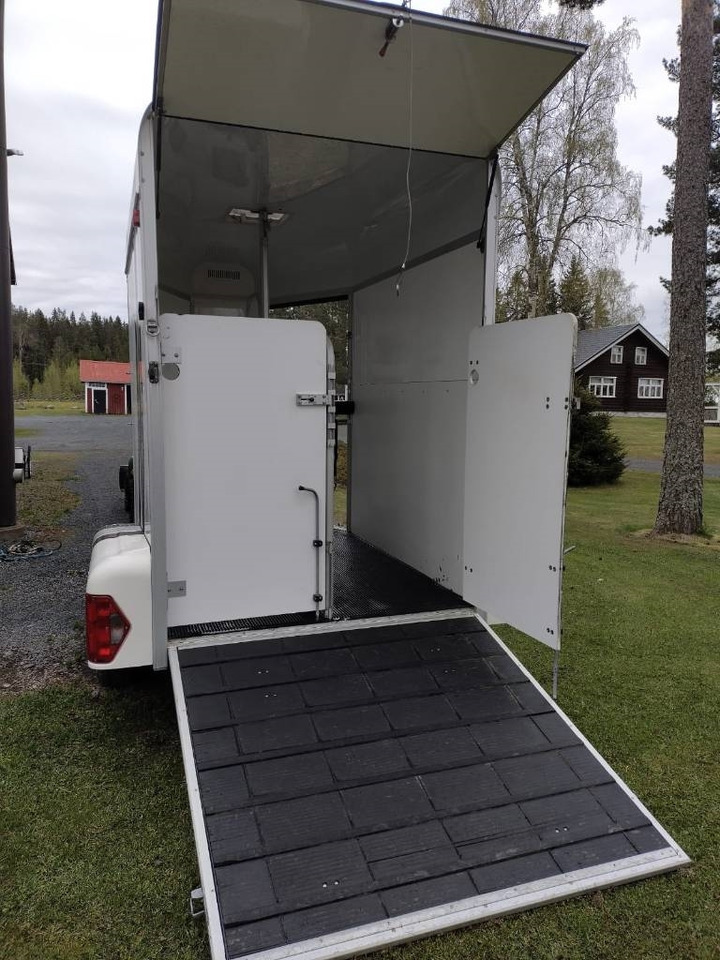 Umeå A45 Hevostraileri, etupurku - Remolque transporte de ganado: foto 4 Umeå A45 Hevostraileri, etupurku - Remolque transporte de ganado: foto 4