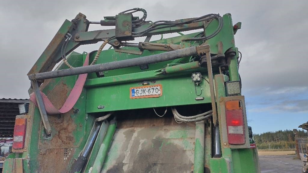 Volvo FM330 6x2 Norba pakkaaja,molokki nostin, manuaali  - Camión de basura: foto 3 Volvo FM330 6x2 Norba pakkaaja,molokki nostin, manuaali  - Camión de basura: foto 3