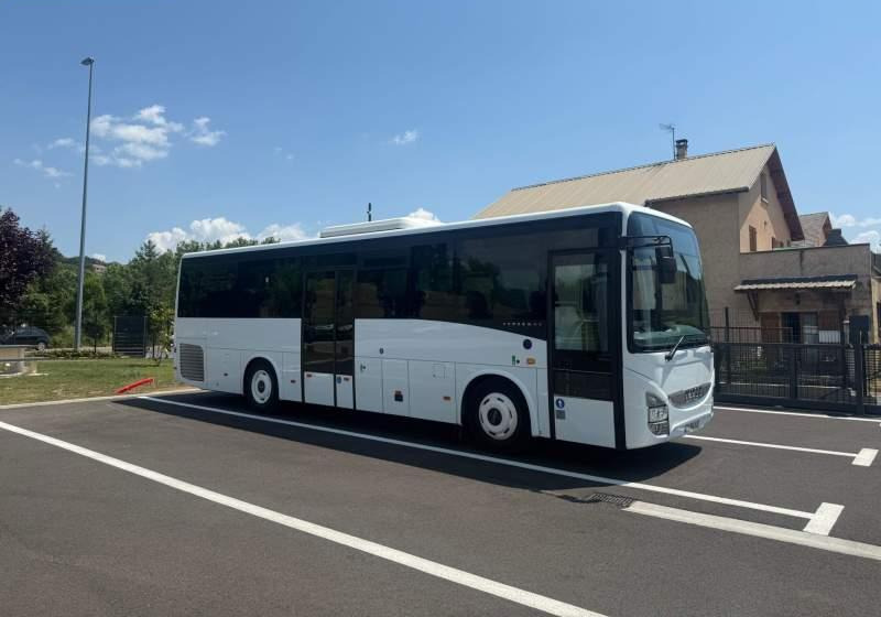 Iveco CROSSWAY/ DŁUGOŚĆ 10.70 M / MANUAL / EURO 6 - Autobús suburbano: foto 1 Iveco CROSSWAY/ DŁUGOŚĆ 10.70 M / MANUAL / EURO 6 - Autobús suburbano: foto 1