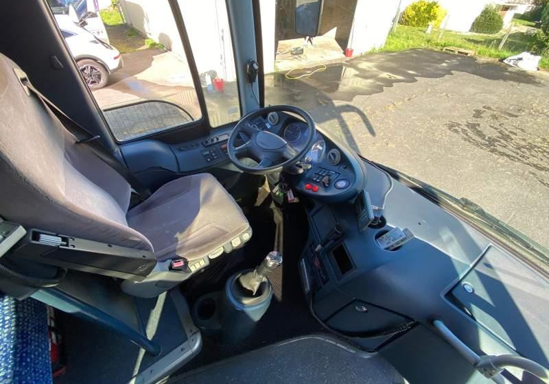 Neoplan TRENDLINER / SPROWADZONY / KLIMATYZACJA/ MANUAL - Autobús suburbano: foto 4 Neoplan TRENDLINER / SPROWADZONY / KLIMATYZACJA/ MANUAL - Autobús suburbano: foto 4