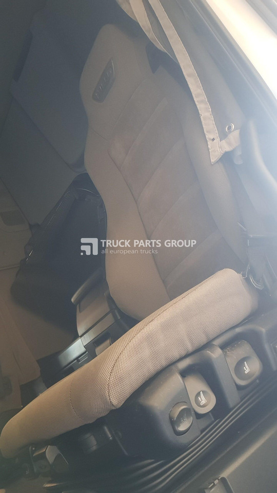 IVECO IVECO STRALIS EURO6 emission HY-WAY seats driver + passenger 13138430698, 504045441, 500389633, 500389418, 504196960 - Asiento para Camión: foto 1 IVECO IVECO STRALIS EURO6 emission HY-WAY seats driver + passenger 13138430698, 504045441, 500389633, 500389418, 504196960 - Asiento para Camión: foto 1