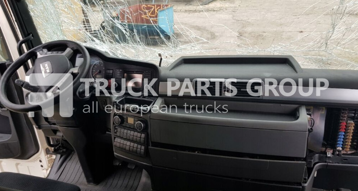 MAN TGX EURO6, EURO 6 emission dashboard, panel right side drive, se control unit - Salpicadero para Camión: foto 1 MAN TGX EURO6, EURO 6 emission dashboard, panel right side drive, se control unit - Salpicadero para Camión: foto 1