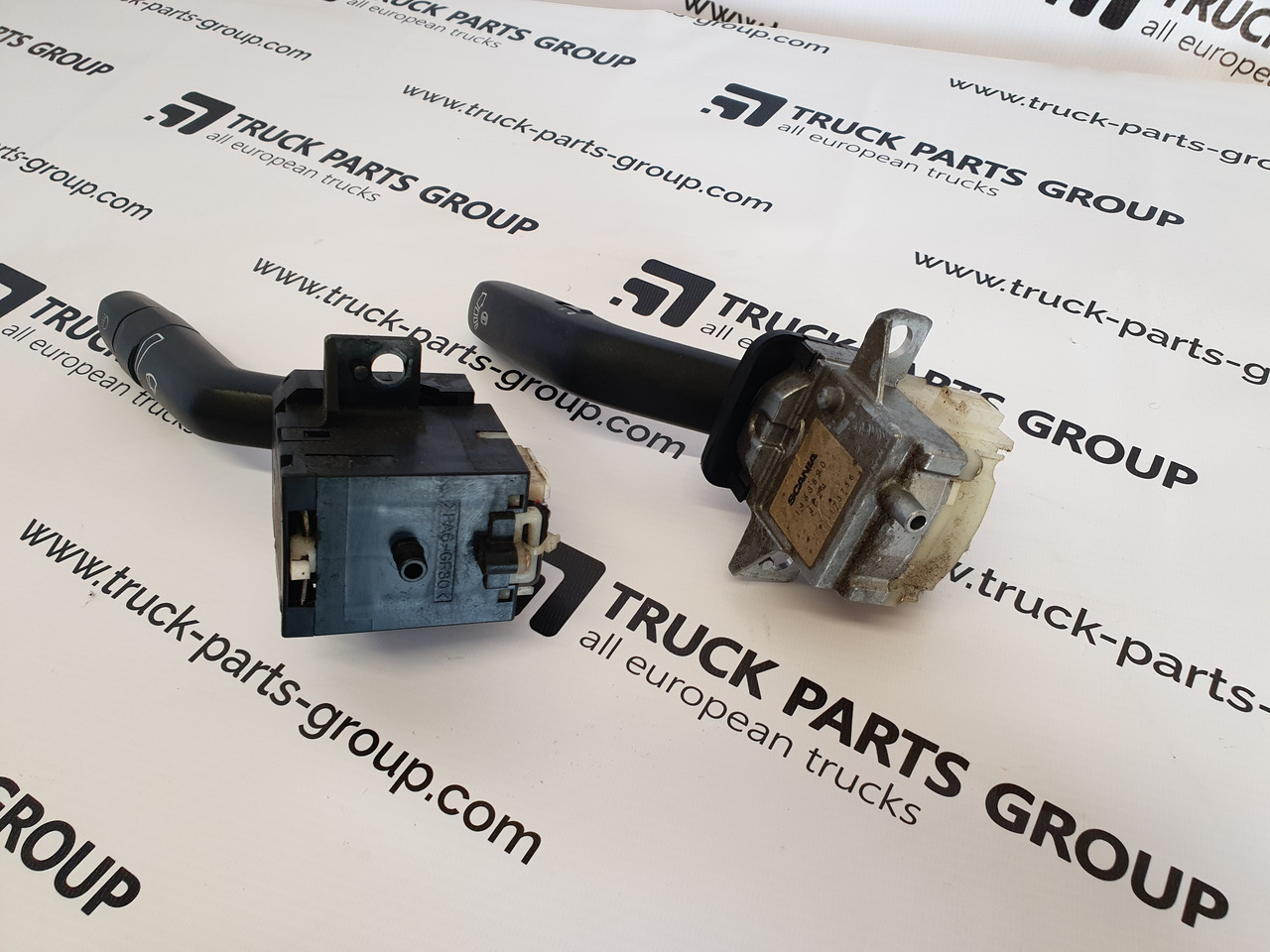 SCANIA SCANIA EURO3, P, G, R, T series indicator lights switch 1542529, 1422111, understeering switch, wipers – direction indicator, lamp, wiper lever, windscreen wiper, multi – function lever; retarder leve - Cabina e interior para Camión: foto 2 SCANIA SCANIA EURO3, P, G, R, T series indicator lights switch 1542529, 1422111, understeering switch, wipers – direction indicator, lamp, wiper lever, windscreen wiper, multi – function lever; retarder leve - Cabina e interior para Camión: foto 2