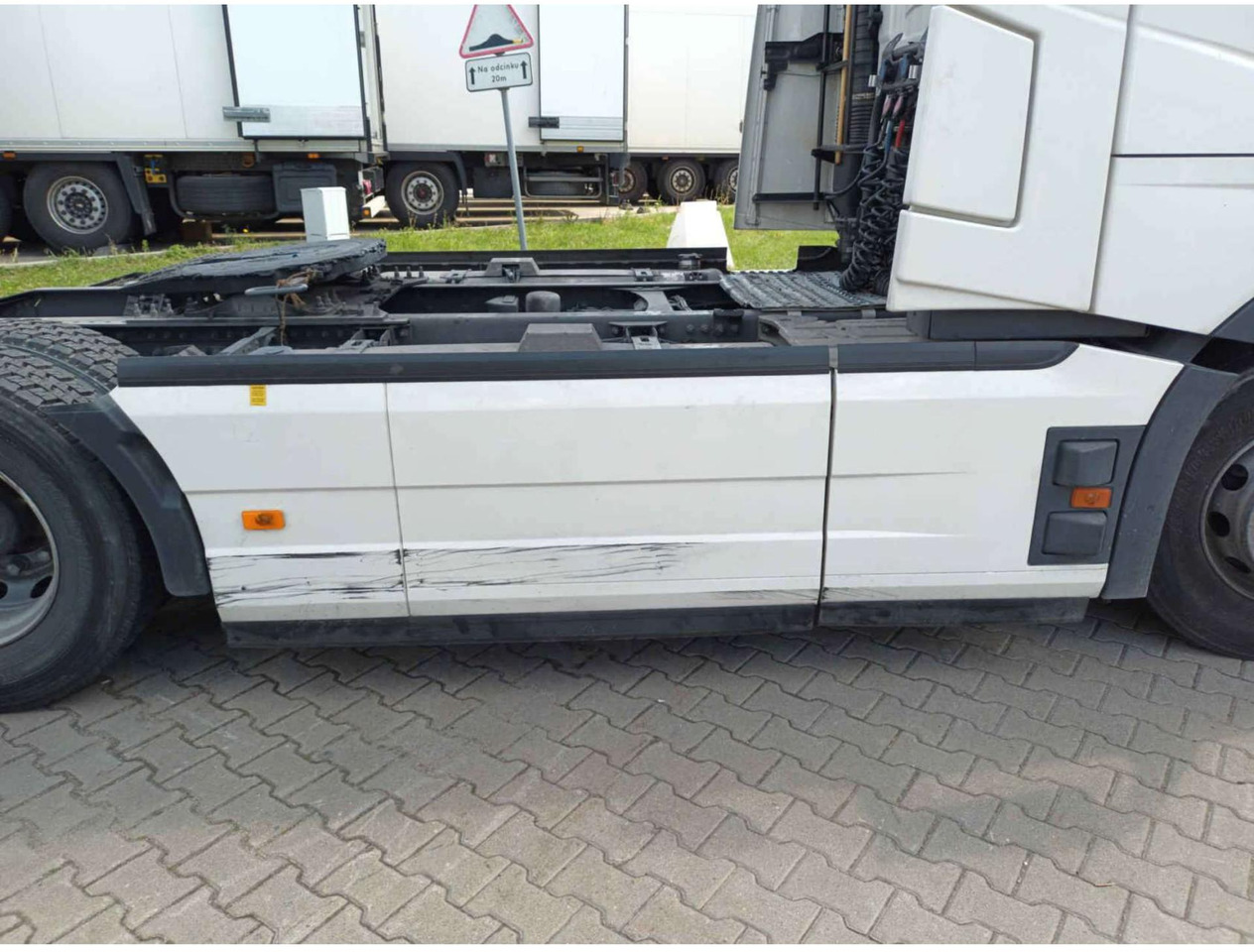 2023 Volvo FH 460 Globetrotter XL i-Save Side Skirts - Otros maquinaria: foto 5 2023 Volvo FH 460 Globetrotter XL i-Save Side Skirts - Otros maquinaria: foto 5