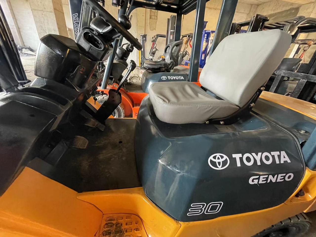 TOYOTA 62-7FD30 - Maquinaria de construcción: foto 5 TOYOTA 62-7FD30 - Maquinaria de construcción: foto 5