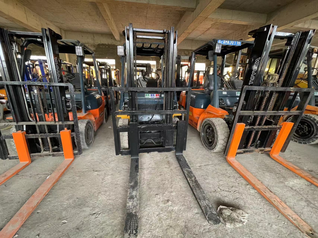 TOYOTA 62-7FD30 - Maquinaria de construcción: foto 1 TOYOTA 62-7FD30 - Maquinaria de construcción: foto 1