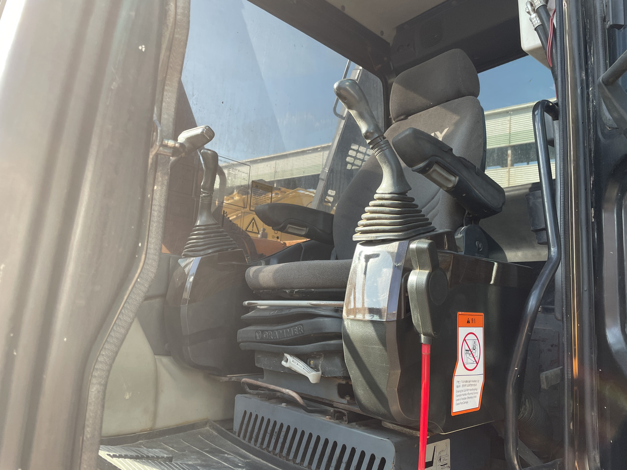 Excavadora de cadenas SANY SY135C: foto 8