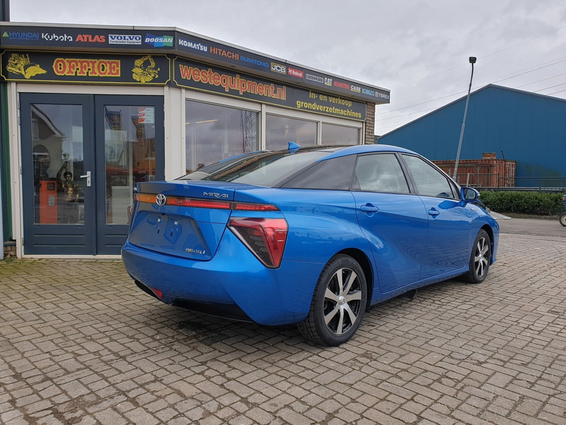 Toyota Mirai - Sedan: foto 5 Toyota Mirai - Sedan: foto 5
